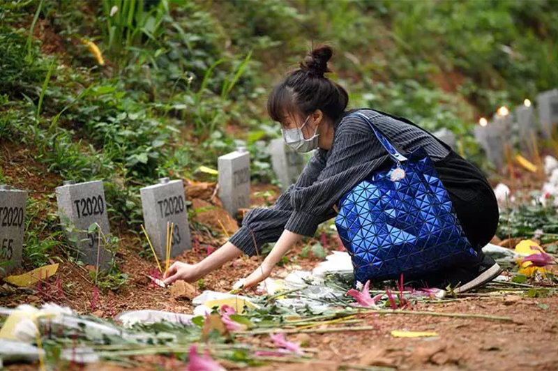 大家通常都會利用清明節，回家鄉和家人相聚外，也會到墓地祭拜祖先，表達對祖先的感懷以及敬重